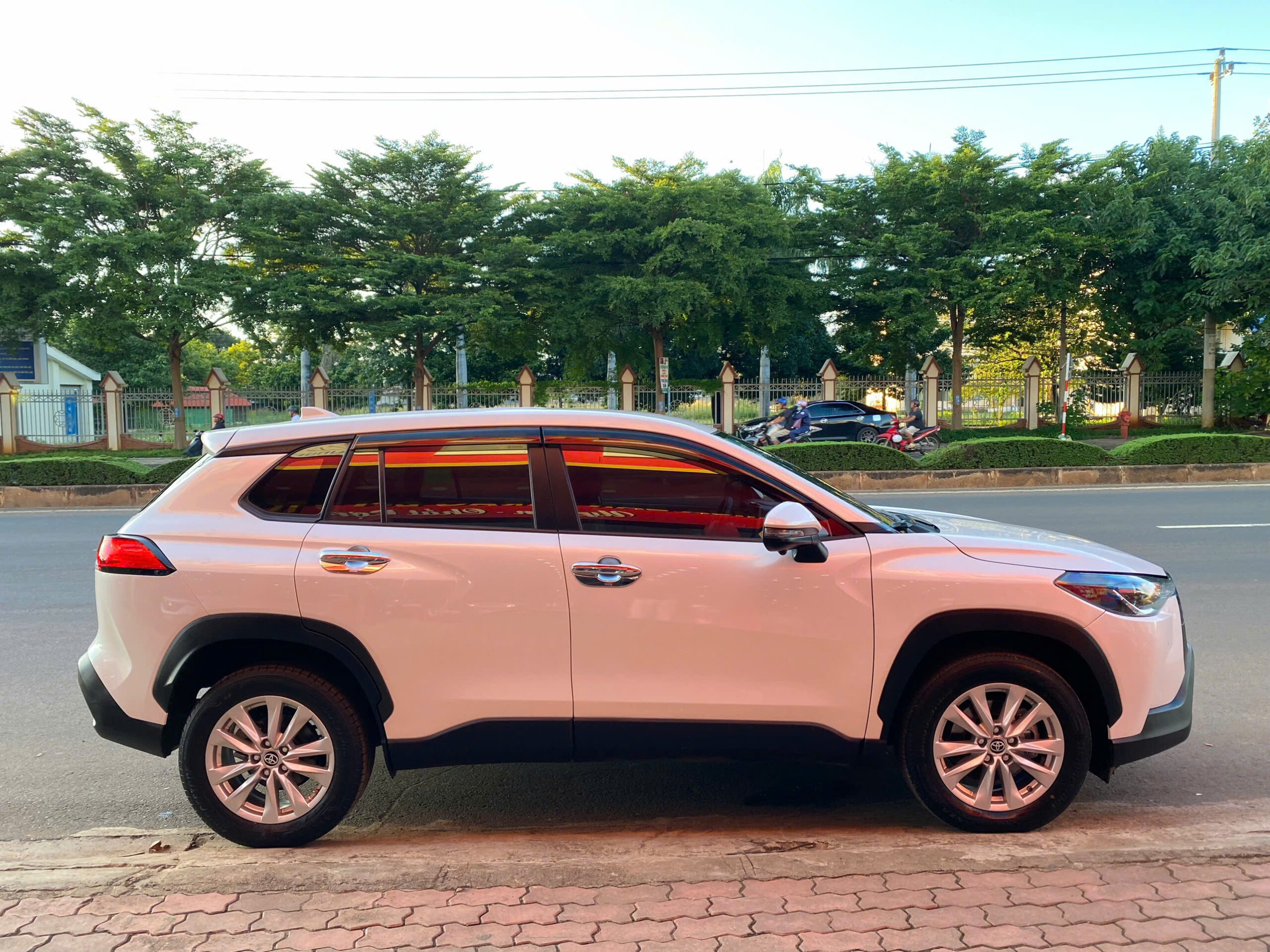 TOYOTA COROLLA CROSS (4)