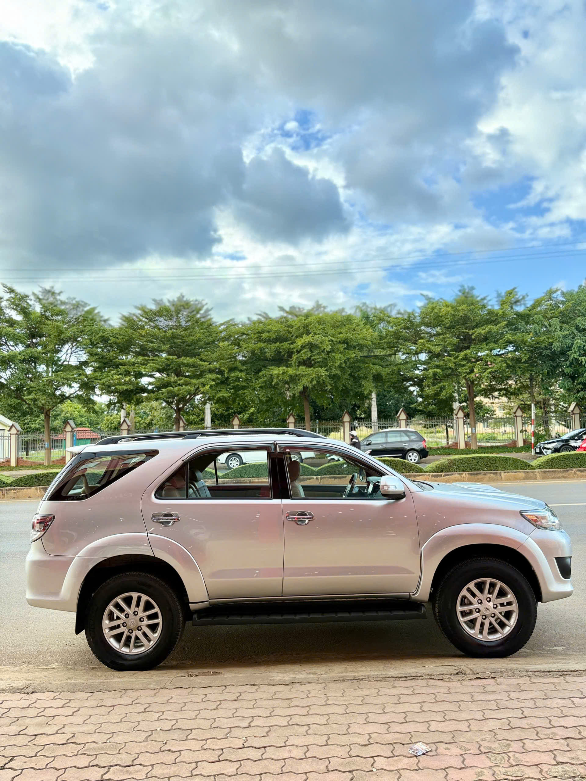 TOYOTA FORTUNER 2.5G 2014 (5)