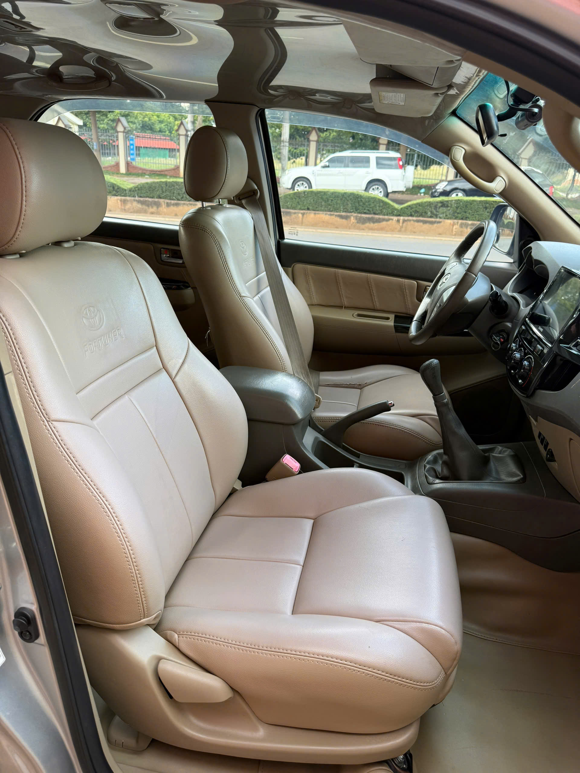 TOYOTA FORTUNER 2.5G 2014 (8)