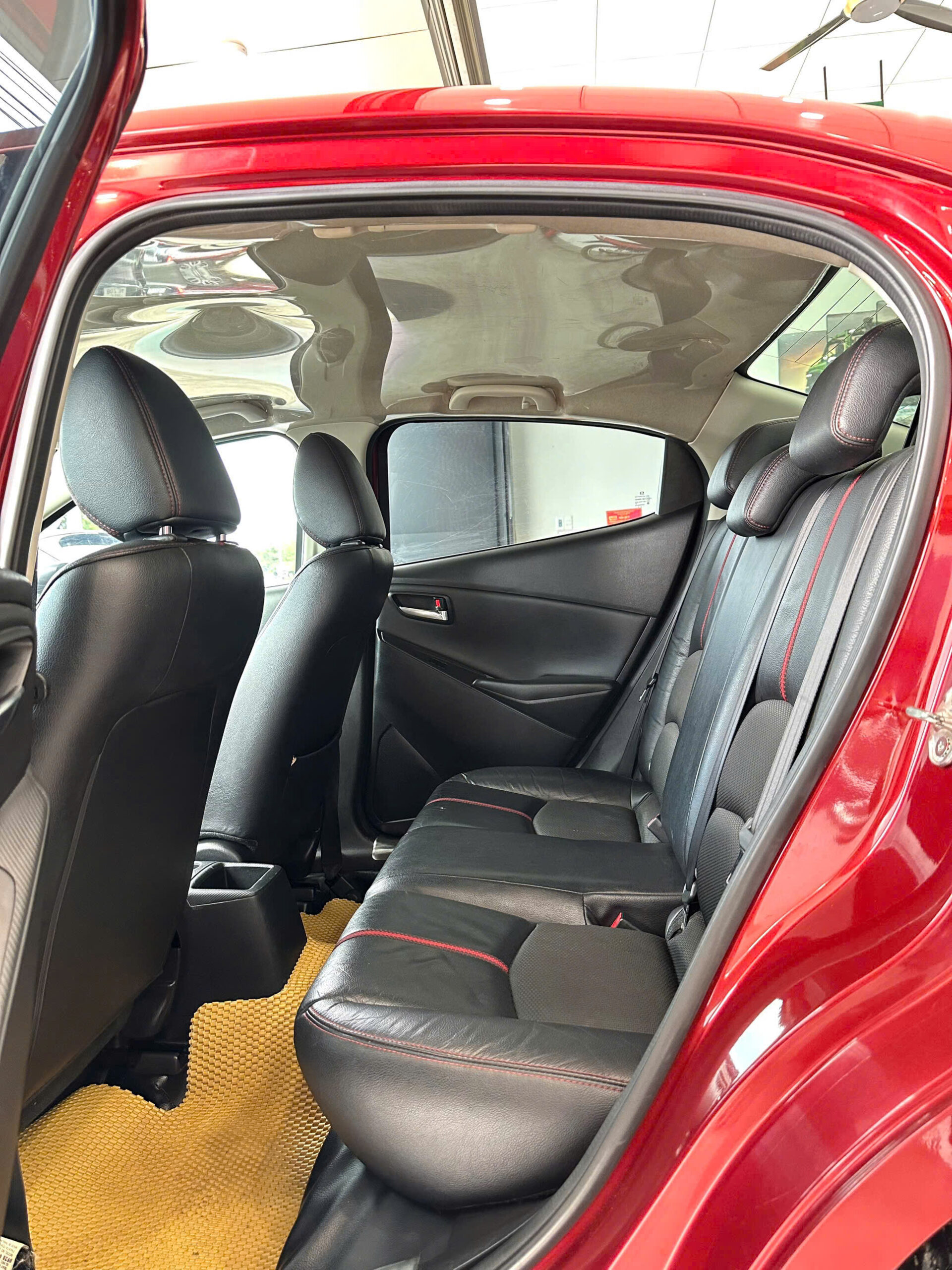 MAZDA 2 2017 (8)