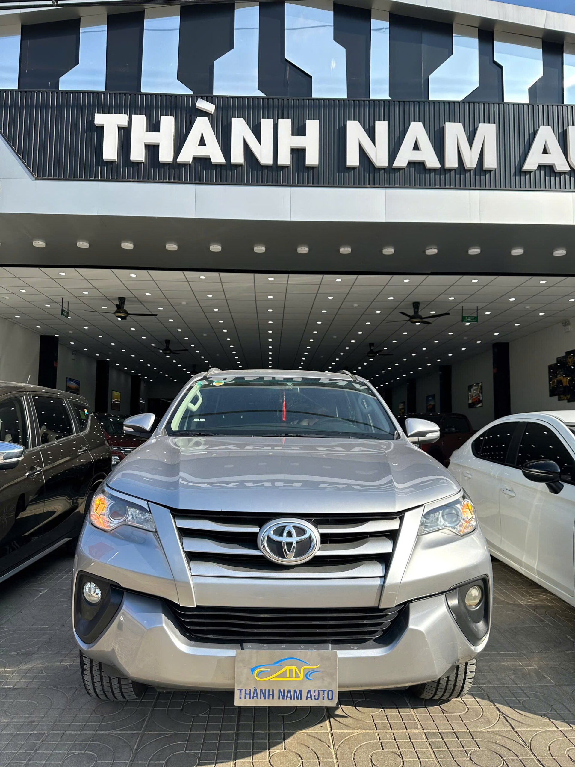 FORTUNER SÀN 2017 BẠC (2)