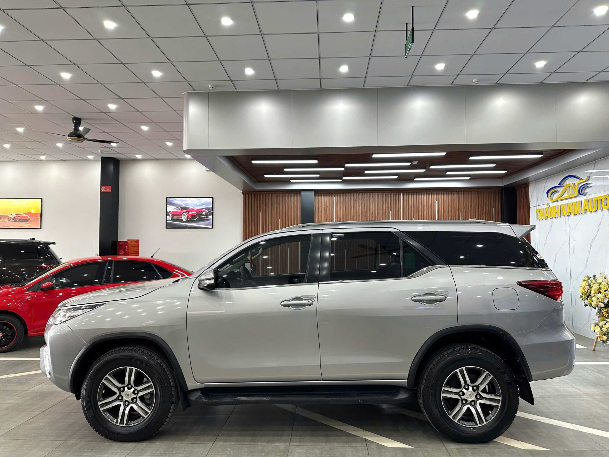 FORTUNER SÀN 2017 BẠC (5)