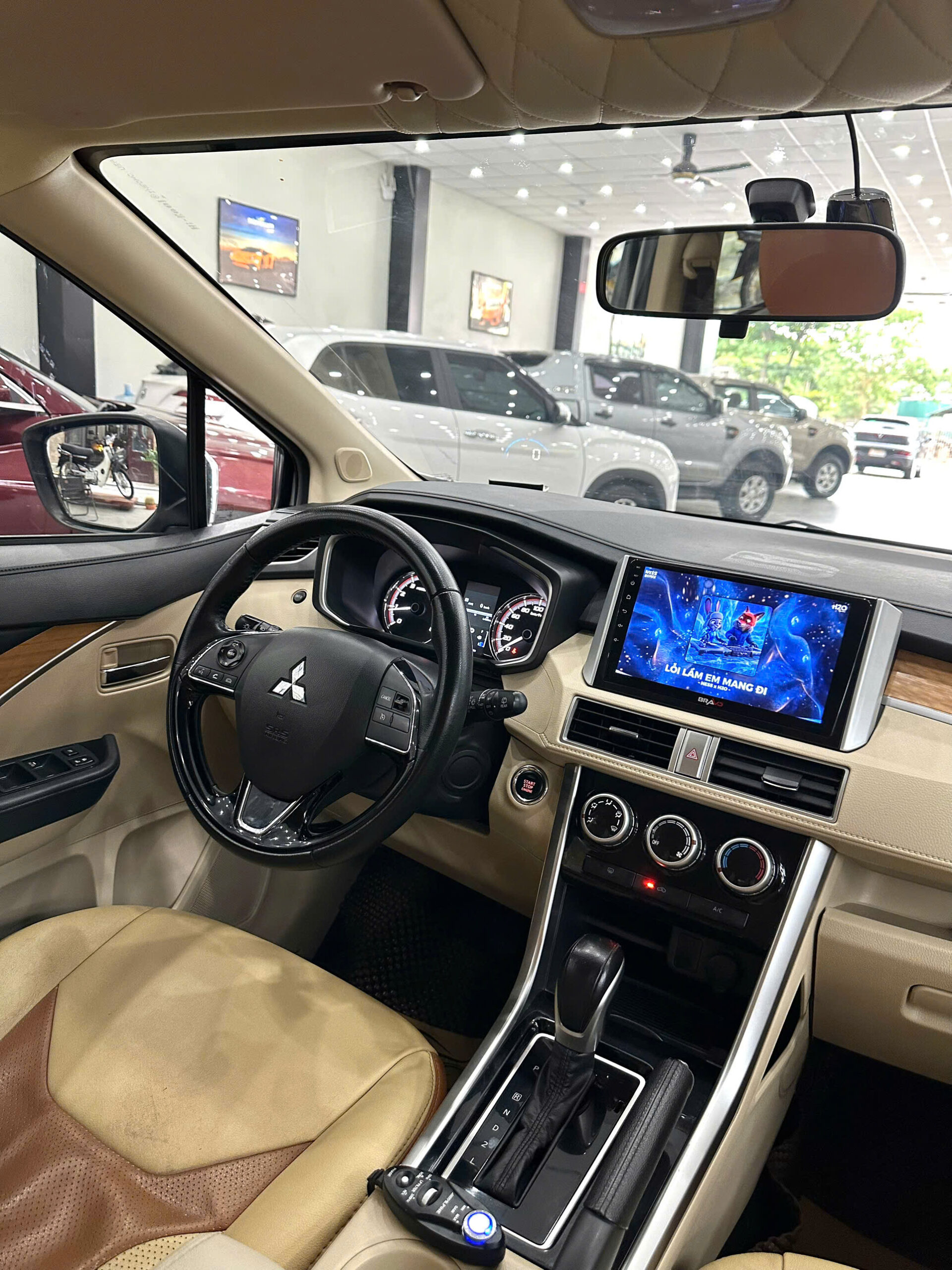 XPANDER 2019 TRẮNG AT (8)