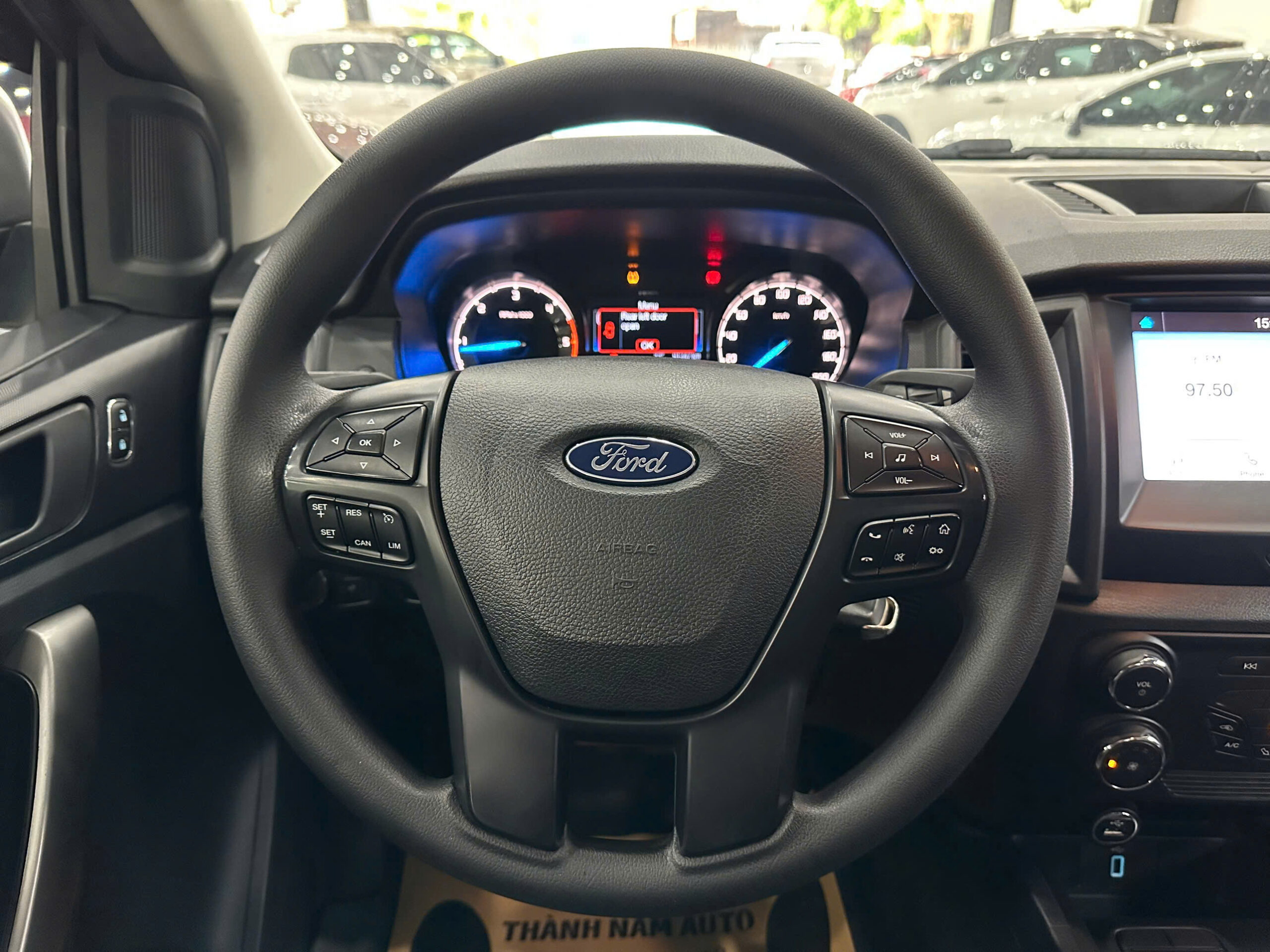 FORD XLS 2020 ĐEN 1 CAU (1)