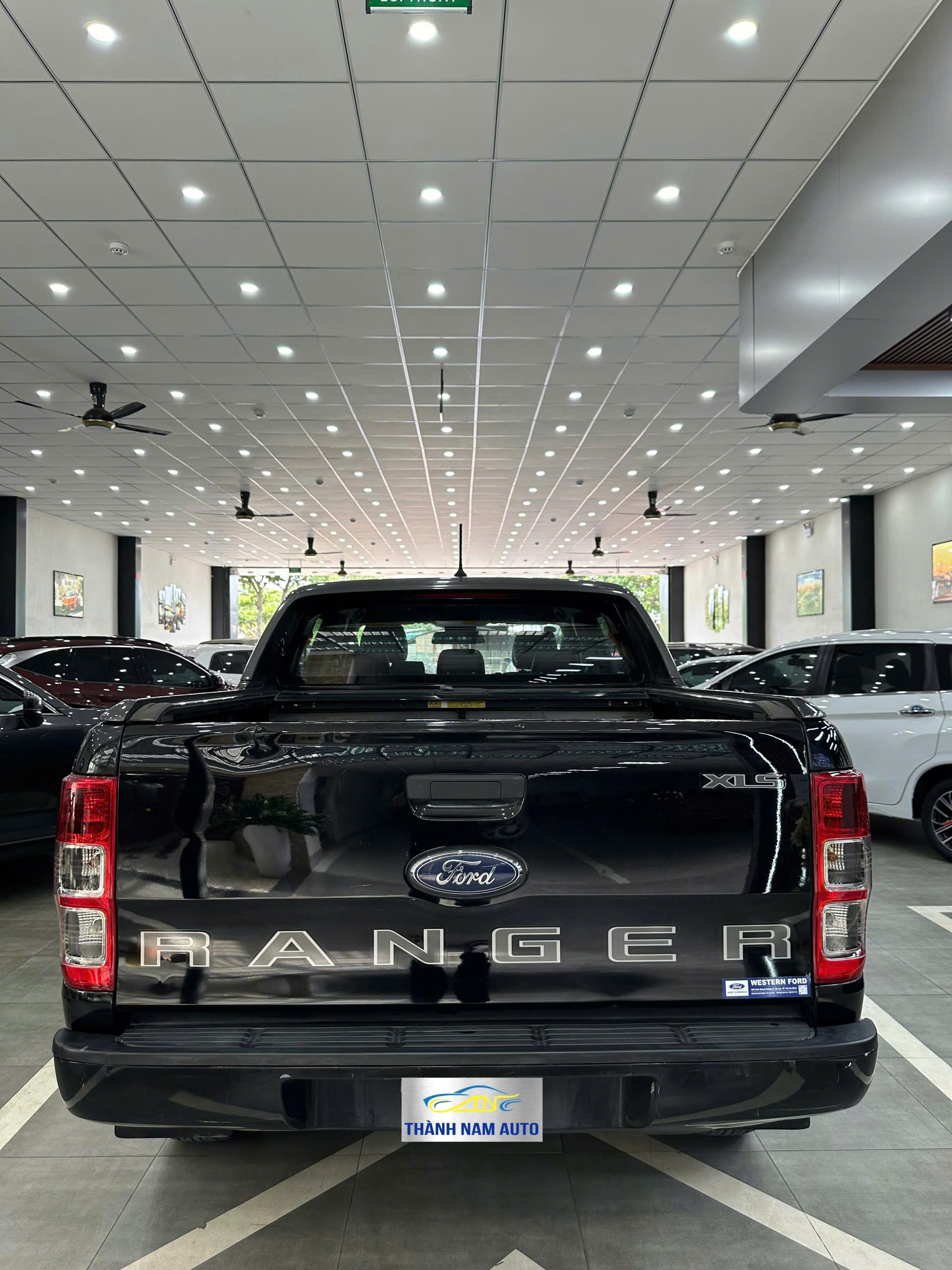 FORD XLS 2020 ĐEN 1 CAU (10)