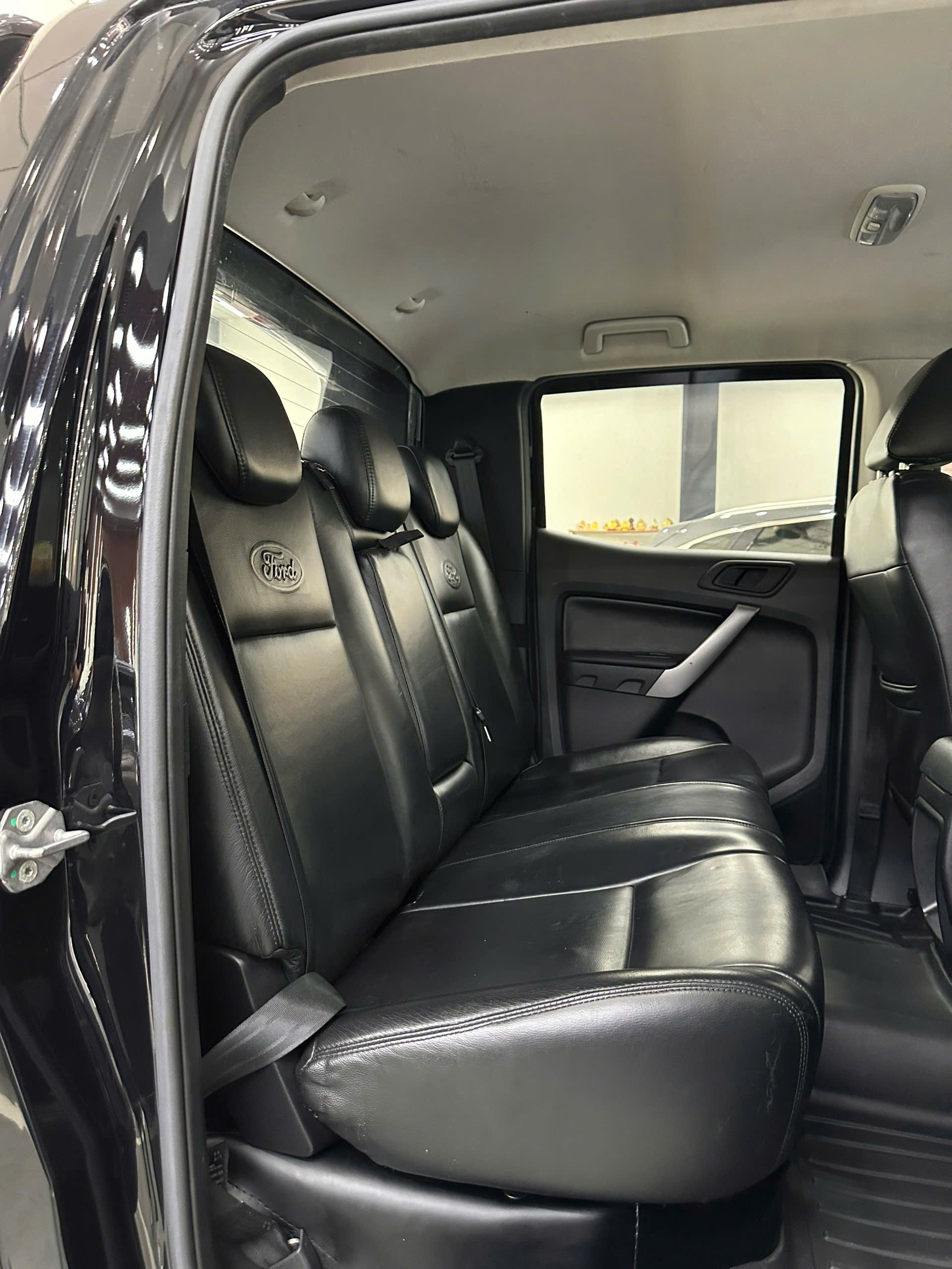 FORD XLS 2020 ĐEN 1 CAU (5)