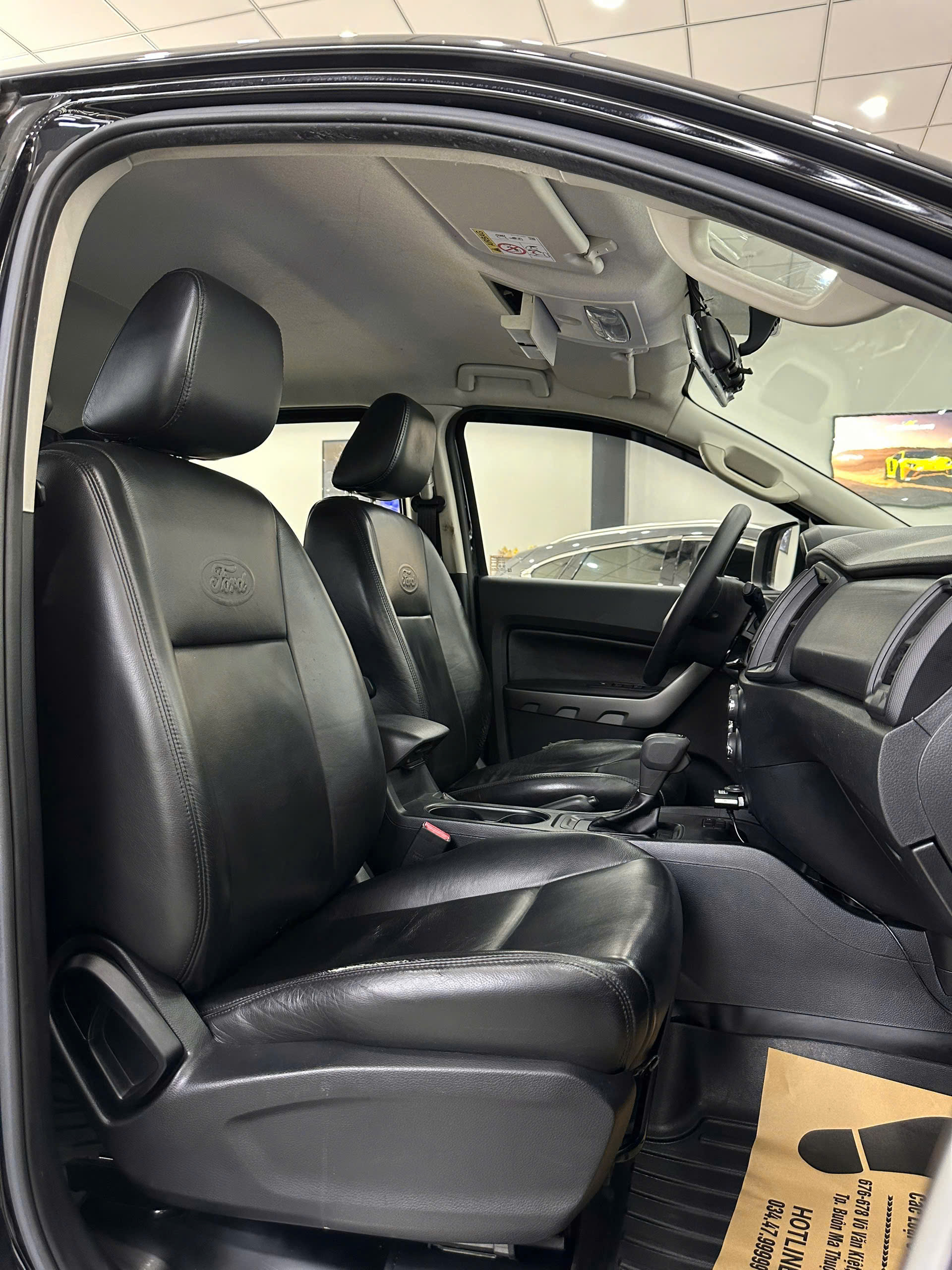 FORD XLS 2020 ĐEN 1 CAU (8)