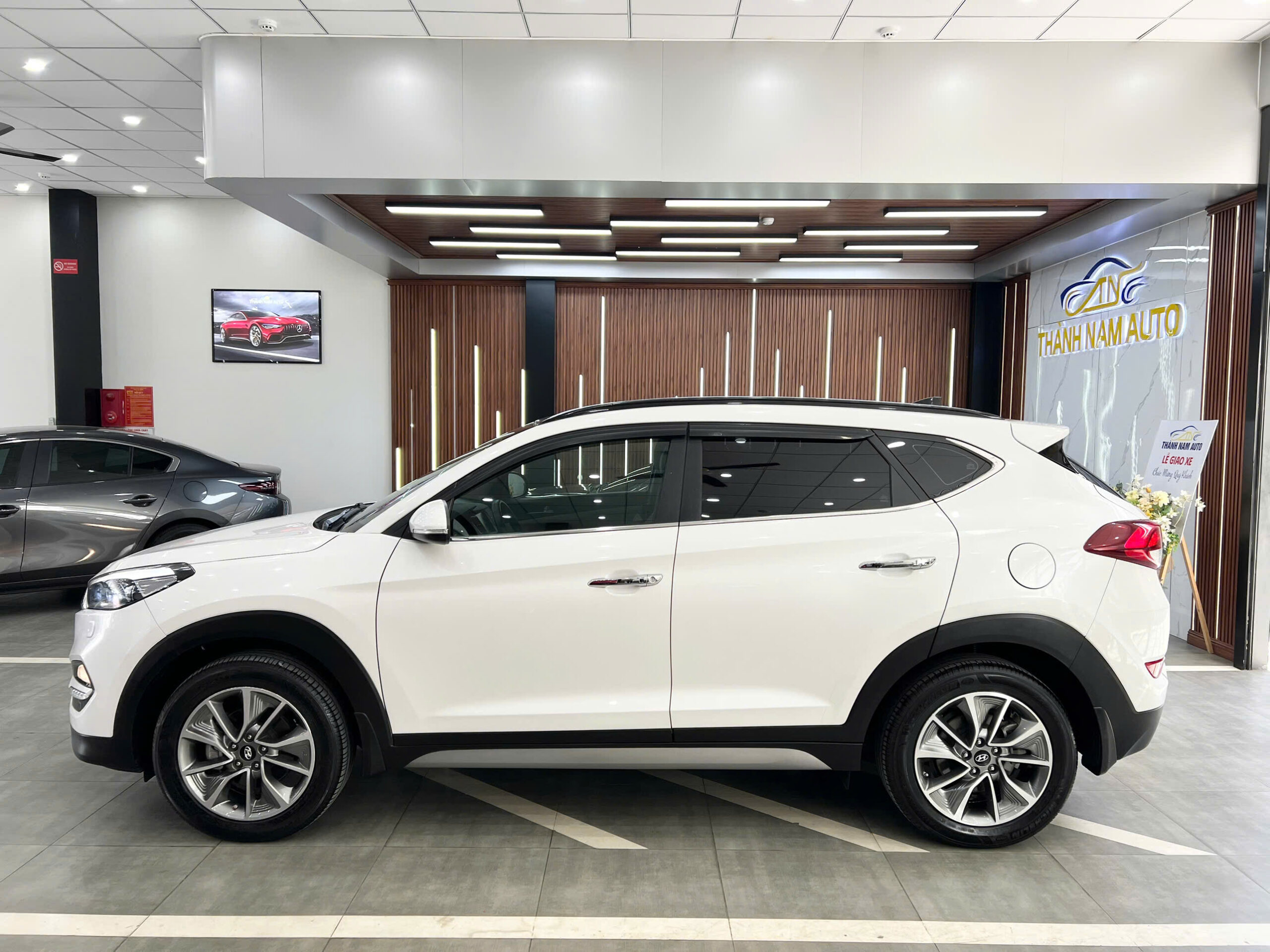 HYUNDAI TUCSON XĂNG ĐẶC BIỆT 2019 MẪU CŨ TRẮNG (13)