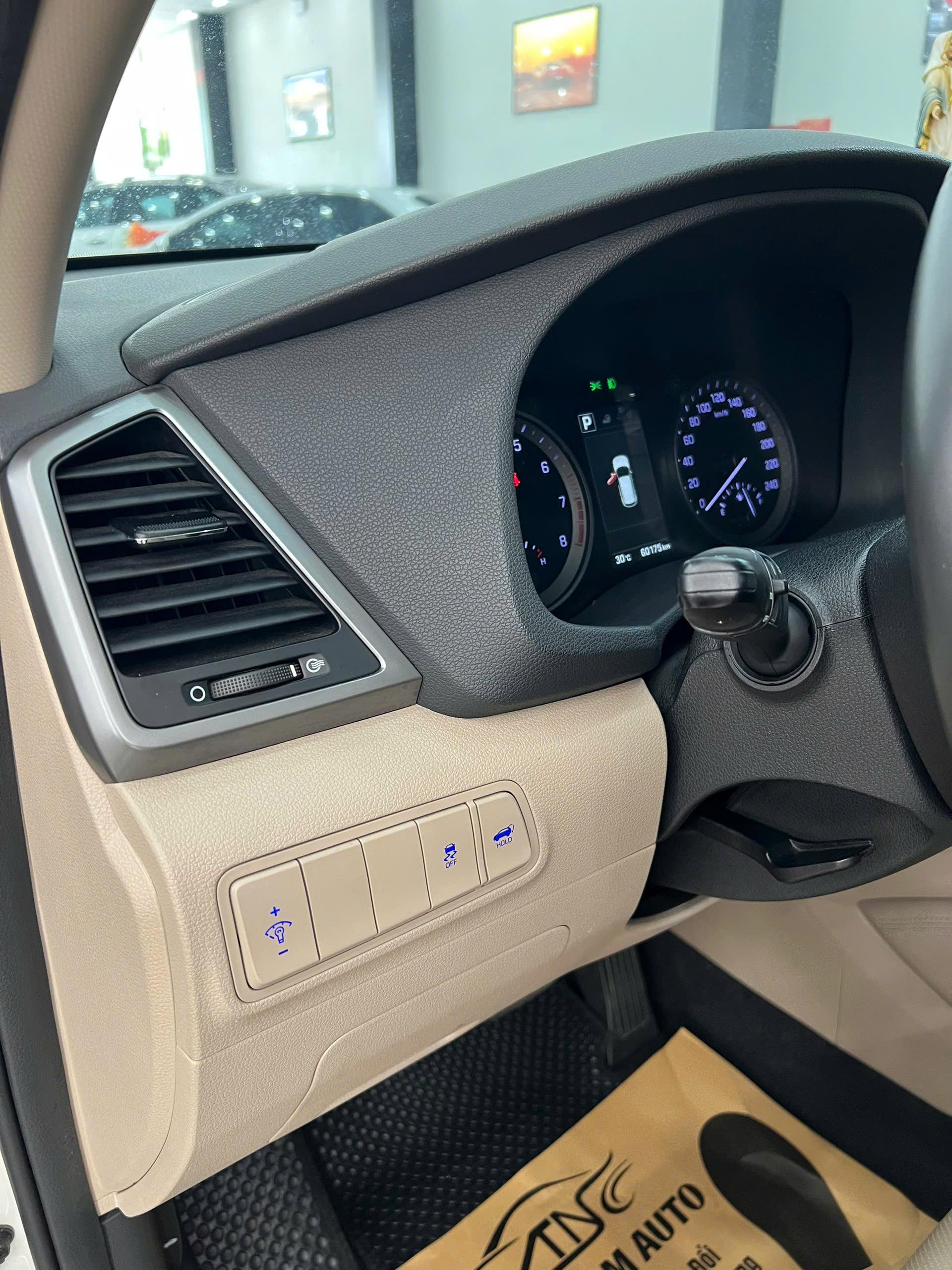 HYUNDAI TUCSON XĂNG ĐẶC BIỆT 2019 MẪU CŨ TRẮNG (16)