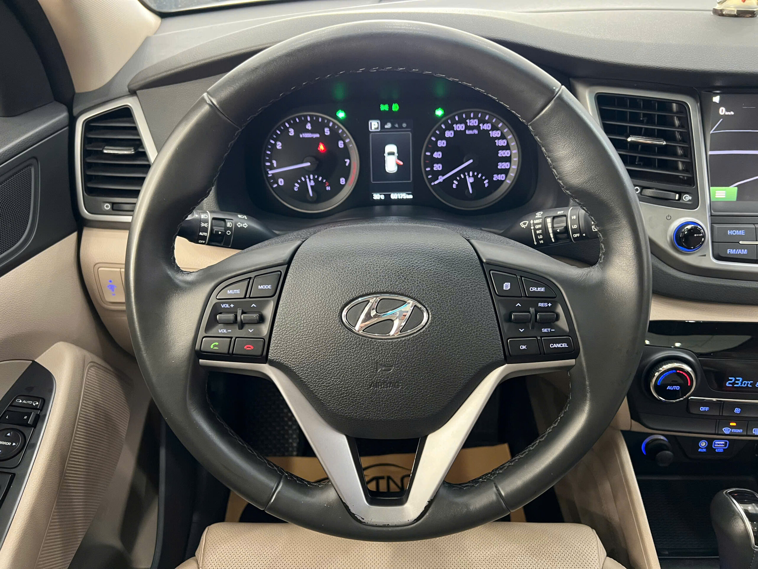 HYUNDAI TUCSON XĂNG ĐẶC BIỆT 2019 MẪU CŨ TRẮNG (4)