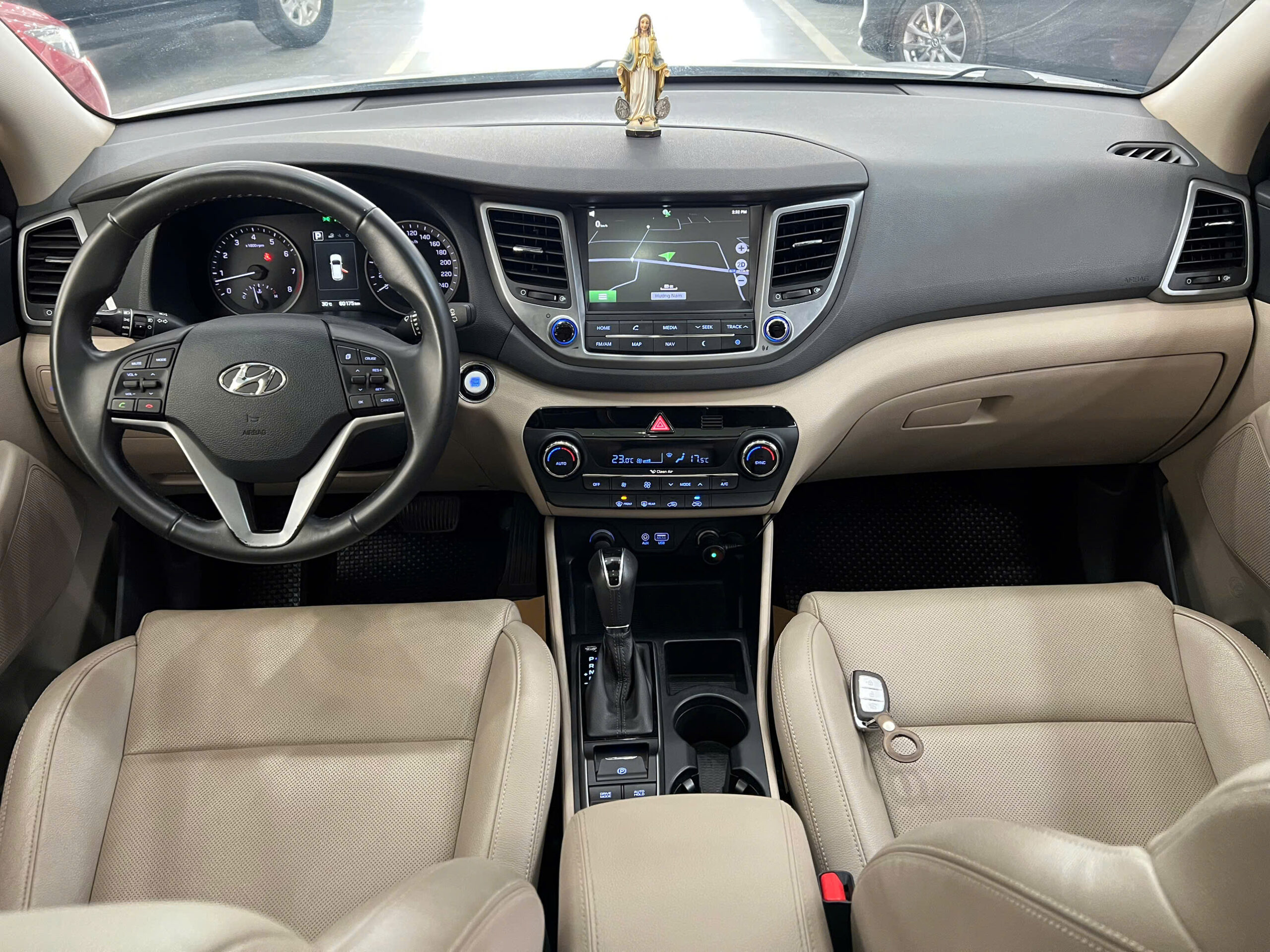 HYUNDAI TUCSON XĂNG ĐẶC BIỆT 2019 MẪU CŨ TRẮNG (8)