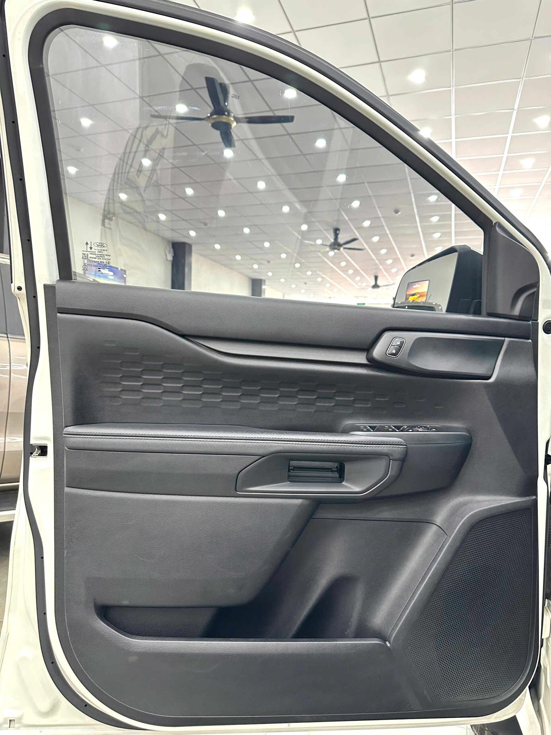 FORD EVERESR 2025 AMBIENET (5)